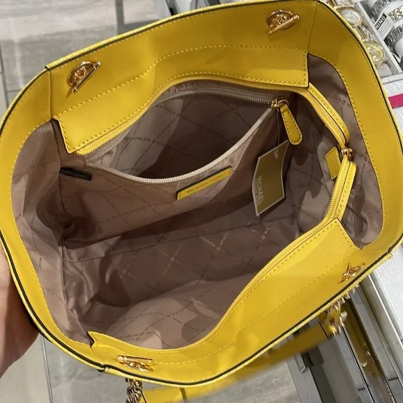 Michael Kors Jet Set Large Signature Logo Chain Shoulder Tote
DAISY YELLOW
NWT - Picture 11 of 16